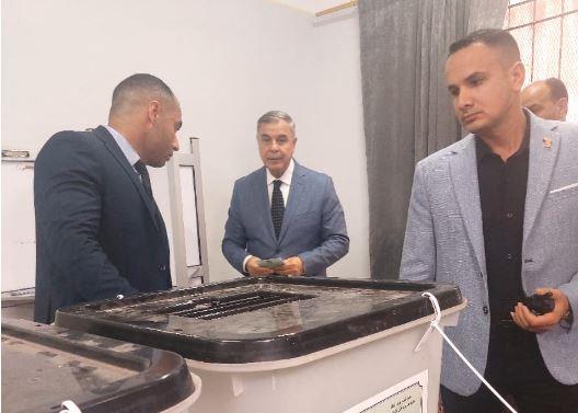 محافظ الإسكندرية يدلى بصوته فى مدرسة الحسن بن الهيثم بالعامرية