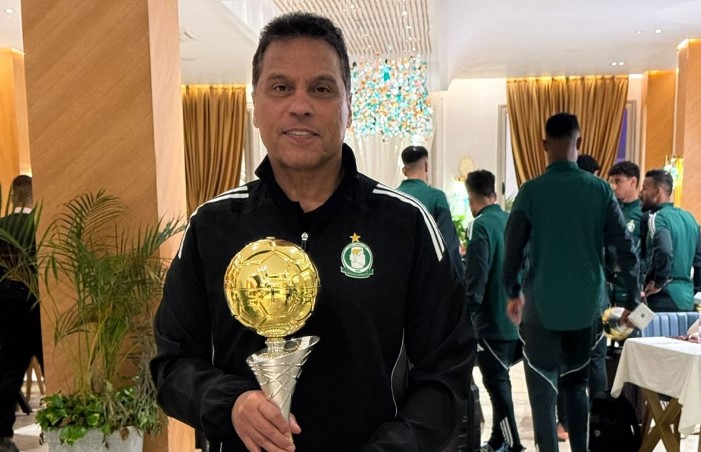حسام البدري يفوز بجائزة أفضل مدرب في ليبيا