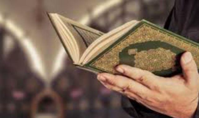 تلاوة القرآن في المتاحف.. بين العبادة والاستعراض