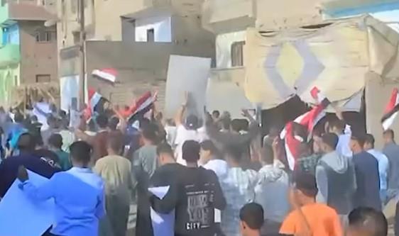 بالأغاني الوطنية والأعلام.. أبناء سوهاج يحتشدون منذ الصباح في ثاني أيام الانتخابات
