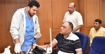 قافلة طبية بمستشفى العلمين للكشف على الموظفين والرواد