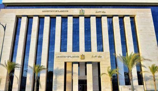 وزارة العمل: 9 فرص عمل جديدة في مجالات صناعة الطوب والبلاط والورق الصحي بالأردن