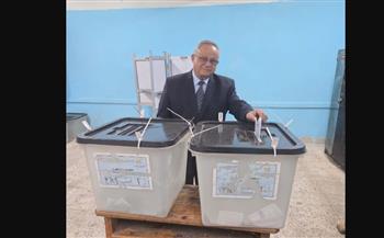   مدير مكتبة الإسكندرية يدلى بصوته فى الانتخابات البرلمانية