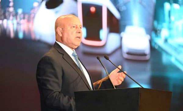 وزير الصناعة يستعرض أبرز مؤشرات وفعاليات معرض النقل الذكي واللوجستيات والصناعة
