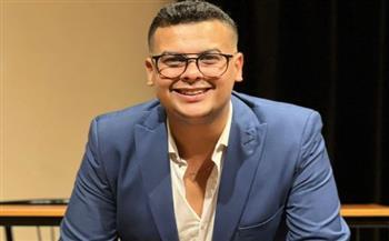 الفنان محمد عصمت يشارك في مهرجان المسرح العربي بالعرض المسرحي “مرآة وجرس إنذار”