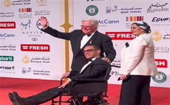   ذوي الهمم يخطفون الأنظار على السجادة الحمراء في افتتاح مهرجان القاهرة السينمائي