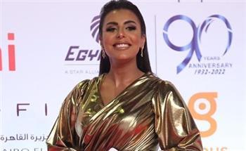 هاجر الشرنوبي تخطف الأنظار بفستان ذهبي في مهرجان القاهرة السينمائي
