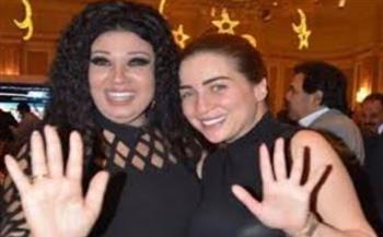   فيفي عبده تهنئ مي عز الدين بزواجها: "ربنا يسعدكم ويهنيكم"
