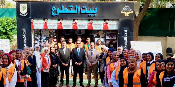 مدير صندوق مكافحة الإدمان يزور "بيت التطوع" بجامعة القاهرة ويلتقي المتطوعين