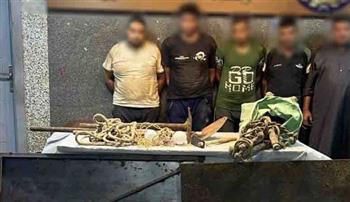    القبض على 5 أشخاص ينقبون عن الآثار أسفل منزل بالمطرية