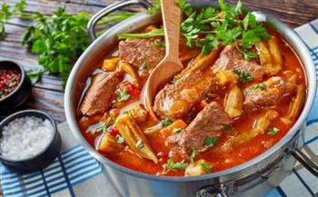   "خطوة بخطوة".. أسرع طاجن البامية باللحمة