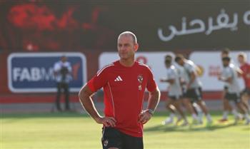   توروب يصل القاهرة لقيادة الأهلي استعدادًا لمباراة شبيبة القبائل