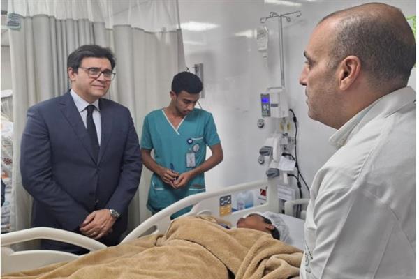 حادث إسنا .. وزير الثقافة يزور طلاب أسوان المصابين ويؤمن لهم الرعاية الكاملة