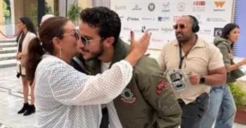   ضحك وهزار بين كاملة أبو ذكرى ونور النبوي قبل ندوة تكريم والده بمهرجان القاهرة