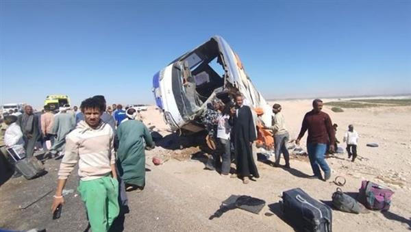 محافظ أسوان: صرف تعويضات عاجلة لضحايا حادث انقلاب أتوبيس رحلات الأطفال
