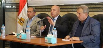 وزير الصناعة يكرم العاملين بهيئة السكك الحديدية