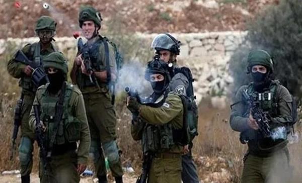 استشهاد فلسطيني وإصابة آخرين برصاص الاحتلال الإسرائيلي غرب غزة