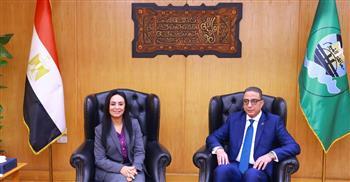 "مايا مرسي" تستهل زيارتها للفيوم بلقاء المحافظ بديوان عام المحافظة