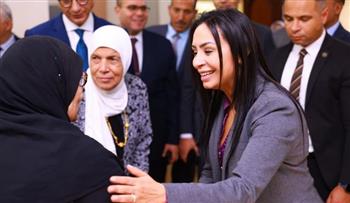 مايا مرسي تختتم جولتها بمحافظة الفيوم بزيارة دار أبو بكر الصديق للمسنين بالحادقة