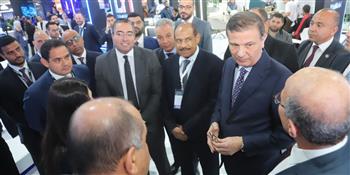   وزير الزراعة يتفقد جناح "إي فاينانس"بمعرض القاهرة الدولي للتكنولوجيا"