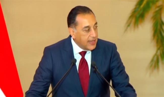 رئيس الوزراء يتفقد مضبوطات ذهبية سلمتها النيابة للبنك المركزي