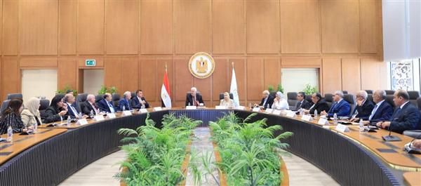 وزير التعليم العالي يترأس اجتماع تنسيقي لأفرع الجامعات الأجنبية في مصر