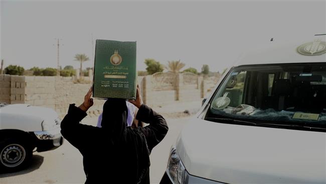 بالصور.. توزيع عشرات الآلاف من البطاطين والمواد الغذائية بمدن القناة