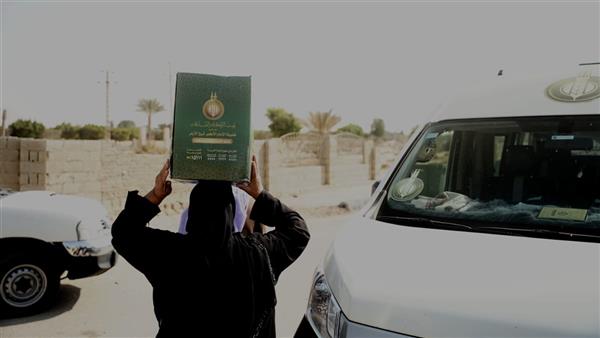 بالصور.. توزيع عشرات الآلاف من البطاطين والمواد الغذائية بمدن القناة