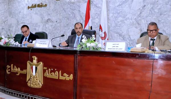 محافظ سوهاج يشدد على متابعة ملفات التصالح والتقنين وإزالة التعديات
