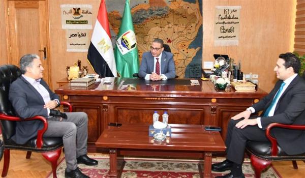 محافظ الفيوم يناقش آليات تطوير منظومة إدارة الأصول الاستثمارية بالمحافظة