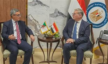   وزير البترول يبحث مع سفير الجزائر تعزيز التعاون في مجالات البترول و الغاز