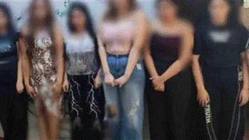   عبر تطبيق هاتف .. القبض على شبكة نسائية لممارستهن وتسهيلهن أعمالًا منافية للآداب 