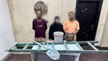   القبض على 3 أشخاص ينقبون عن الآثار بالجمالية