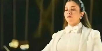   دنيا دغيدي.. مايسترو مصر التي قادت موسيقى العظمة في افتتاح المتحف المصري الكبير