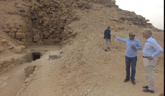 ملك بلجيكا في جولة خاصة بسقارة وأبوصير بعد افتتاح المتحف المصري الكبير