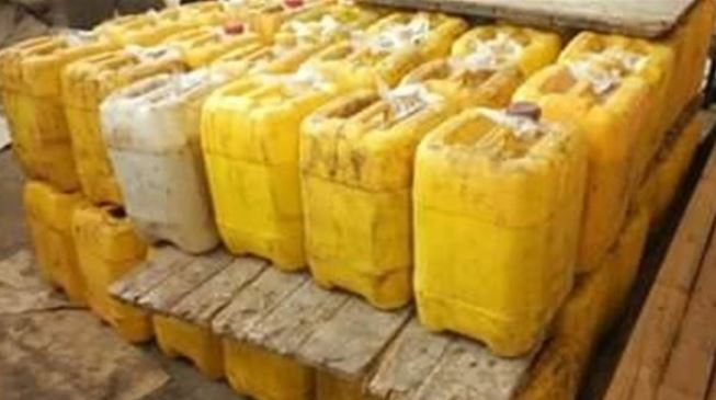 تموين الاسكندرية تضبط مخزن بدون ترخيص و بحيازته هوالك زيت طعام مجهول المصدر