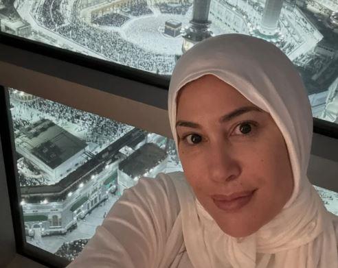 هند صبري تبدأ عامها الجديد بأداء العمرة وتحتفل بعيد ميلادها بطريقة روحية خاصة