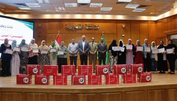   محافظ القليوبية يُهدي ماكينات خياطة لـ15 متدربة من أوائل خريجات دورات مهنة الخياطة