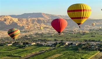   تحليق 77 رحلة بالون طائر بالأقصر تقل أكثر من 1750 سائحا