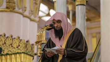   خطيب المسجد النبوي: الدنيا دار تغيّرها الآفات وتنوبها الفجيعات وتُكدّرها الرزايا والبليّات
