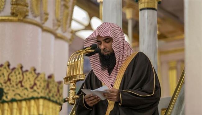خطيب المسجد النبوي: الدنيا دار تغيّرها الآفات وتنوبها الفجيعات وتُكدّرها الرزايا والبليّات