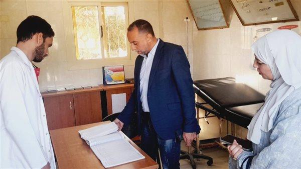 استبعاد مسؤول وإحالة آخرين للتحقيق في جولة مفاجئة لوكيل «صحة شمال سيناء» ببئر العبد