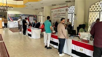 توافد الناخبين على مقر الاقتراع بسلطنة عُمان لليوم الثاني بانتخابات مجلس النواب