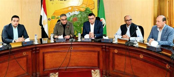 وزير الإسكان يتفقد موقف تنفيذ مشروعات "حياة كريمة" بالفيوم