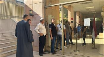   إقبال أبناء الجالية المصرية على سفارة مصر ببيروت في اليوم الثاني للتصويت بانتخابات مجلس النواب