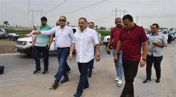 محافظ أسيوط يتفقد أعمال إنشاء طريق يخدم مسار رحلة العائلة المقدسة