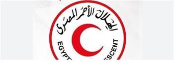 طلاب الجامعة الأمريكية يزورون الهلال الأحمر ويشاركون في تعبئة المساعدات المتجهة إلى غزة
