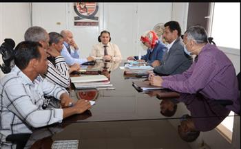   رئيس جامعة قنا يناقش تفعيل الإدارة الإلكترونية لمنظومة النظافة بالجامعة 