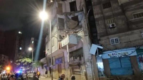انهيار جزئي بعقار بشارع جمال عبد الناصر في حي المنتزة بالإسكندرية