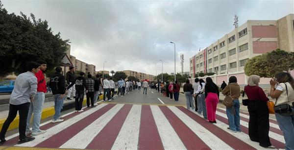 انتخابات مجلس النواب.. طوابير طويلة للناخبين أمام لجان التجمع الخامس للإدلاء بأصواتهم